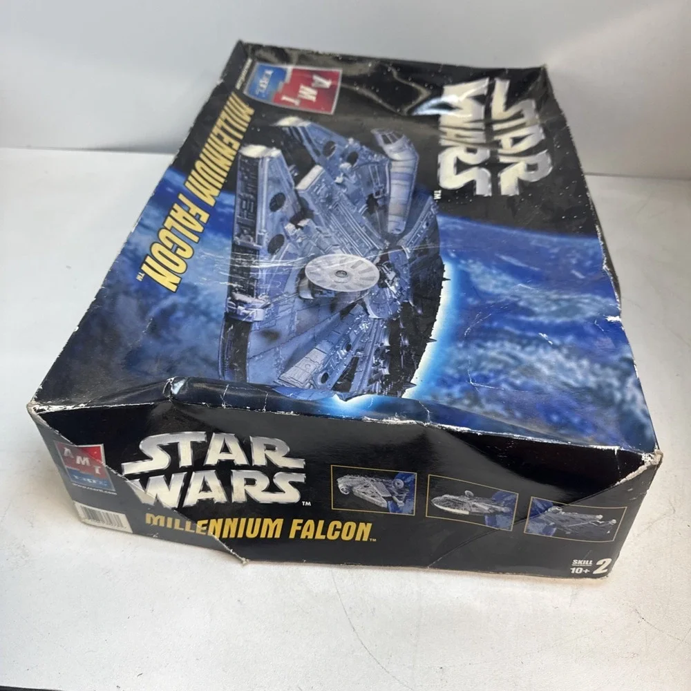 Star Wars Millennium Falcon Model Kit AMT ERTL #38273 Movie Print Open Box (106)